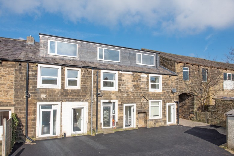 Click the photo for more details of Main Street, Cross Hills, Keighley