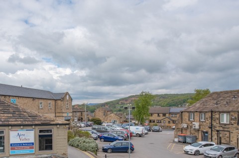 Click the photo for more details of Main Street, Cross Hills, Keighley