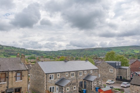 Click the photo for more details of Main Street, Cross Hills, Keighley